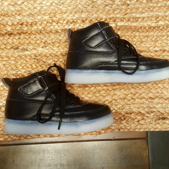 Black Hightop Light Up Sneakers - Picture 3 of 4